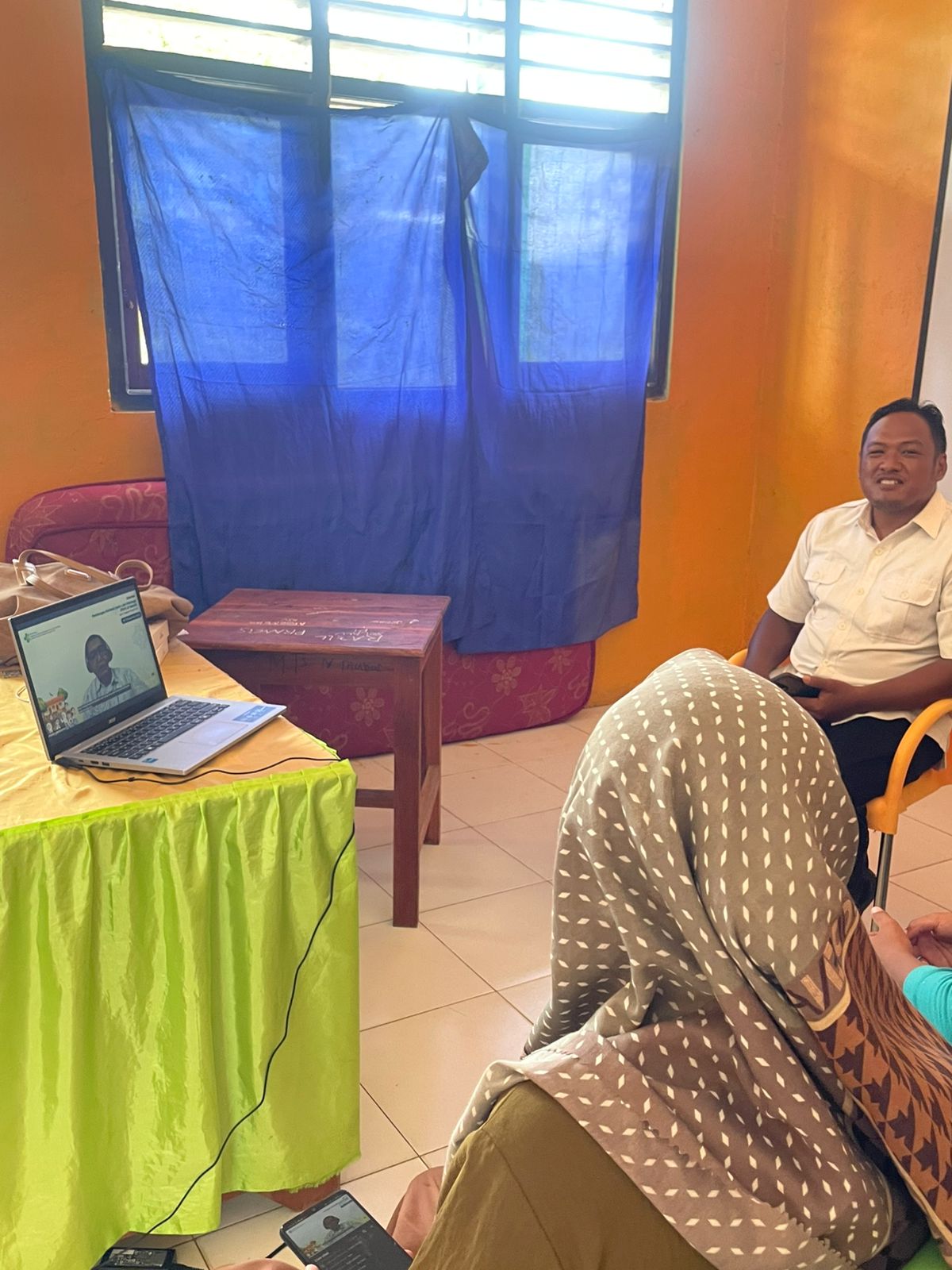 Siswa MTsN Mabar melaksanakan Orientai Pertolongan Pertama Pada Luka Psikologis (P3LP) Bagi Pengelola Program Jiwa bersama Pendamping dari PKM Nangalili