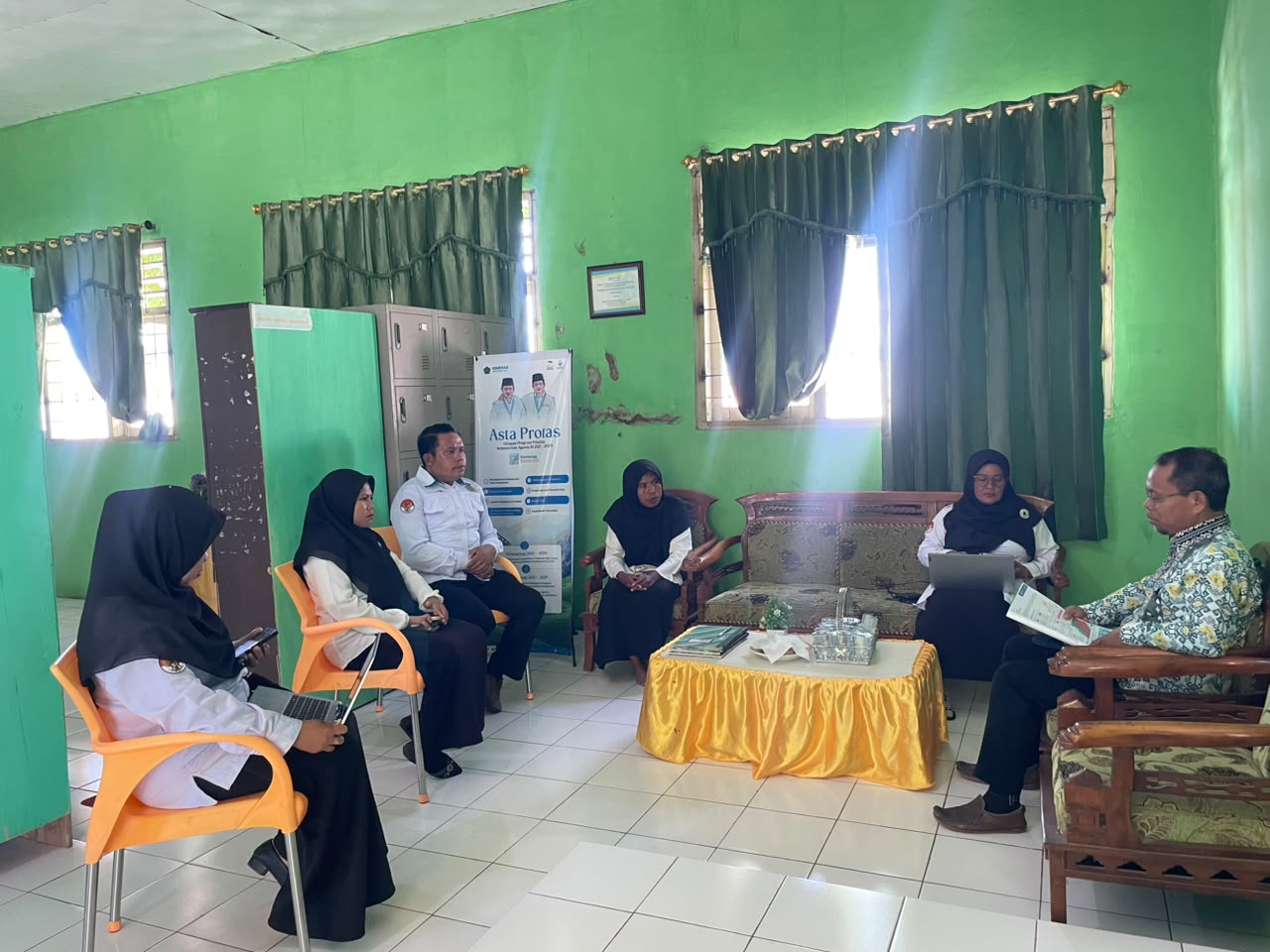 Reviu Hasil ANBK Tahun 2025 Sebagai Rapor Pendidikan Oleh Pengawas Madrasah Reviu Hasil ANBK Tahun 2025 Sebagai Rapor Pendidikan Oleh Pengawas Madrasah