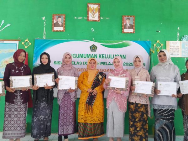 Sebanyak 34 Siswa Kelas IX MTs Negeri Manggarai Barat Resmi Dinyatakan Lulus 100% Pada Tahun Pelajaran 2025/2026